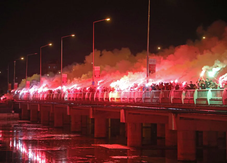 Antalyaspor sahilde taraftar buluşması: sezona moral veren etkinlik